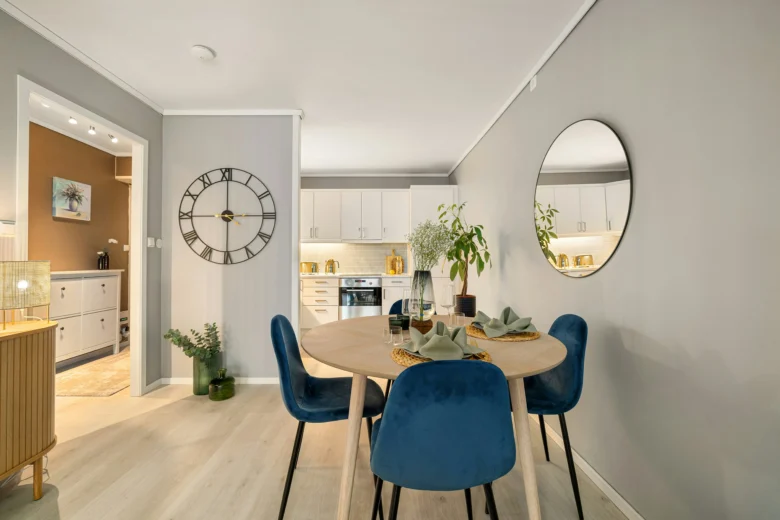 Ambiente minimalista em pequeno apartamento